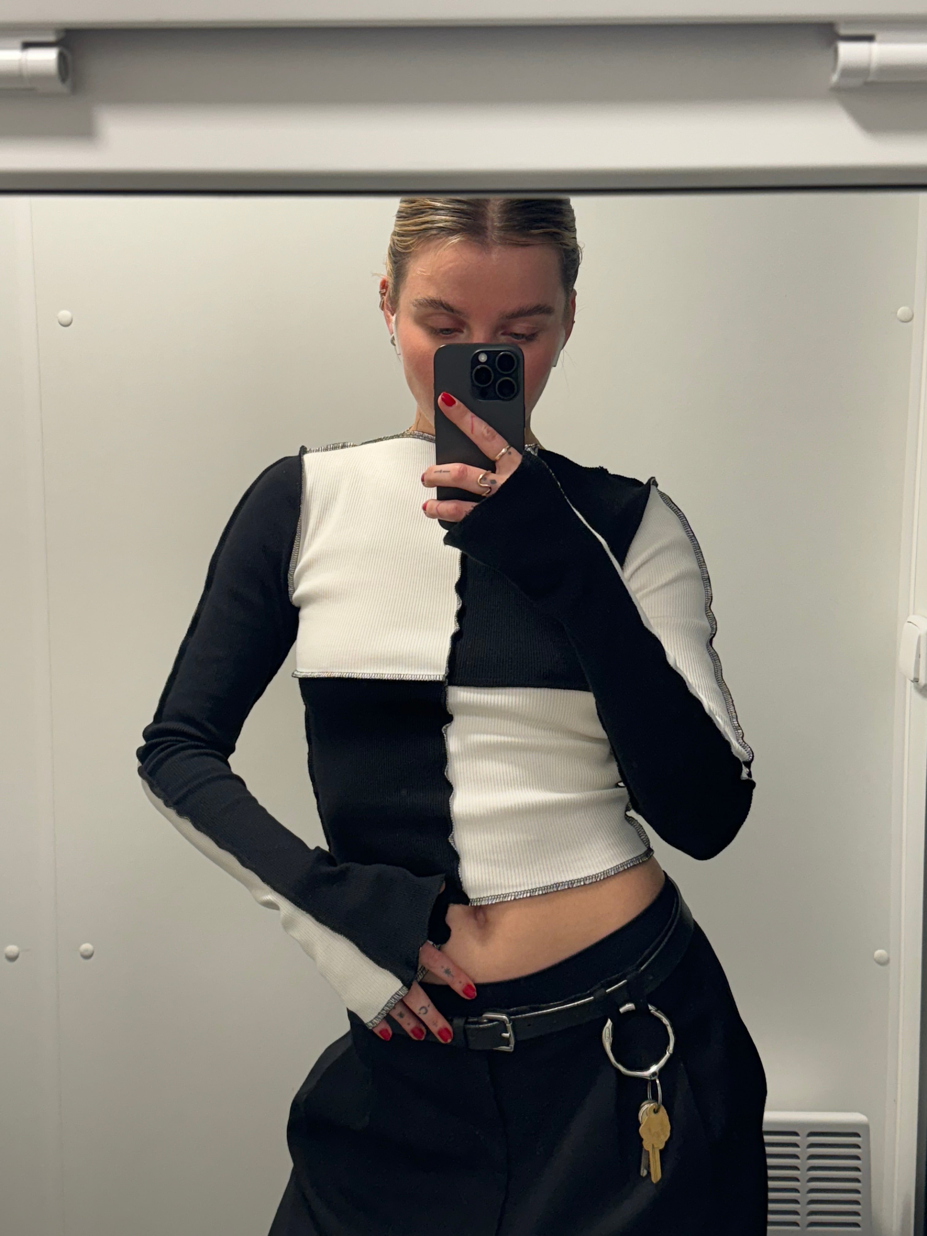 Long sleeve kitchen floor crop top