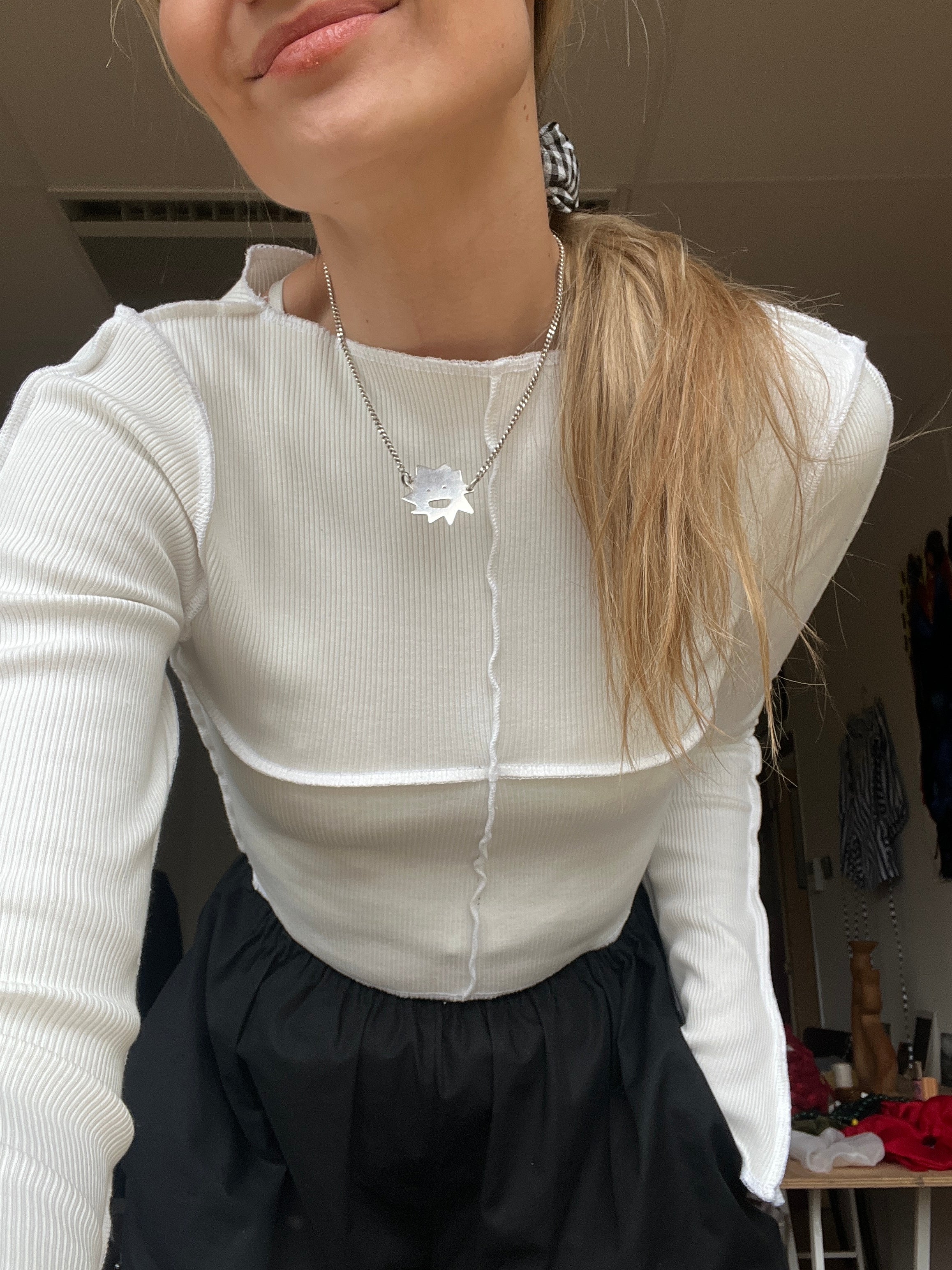 Long sleeve kitchen floor crop top