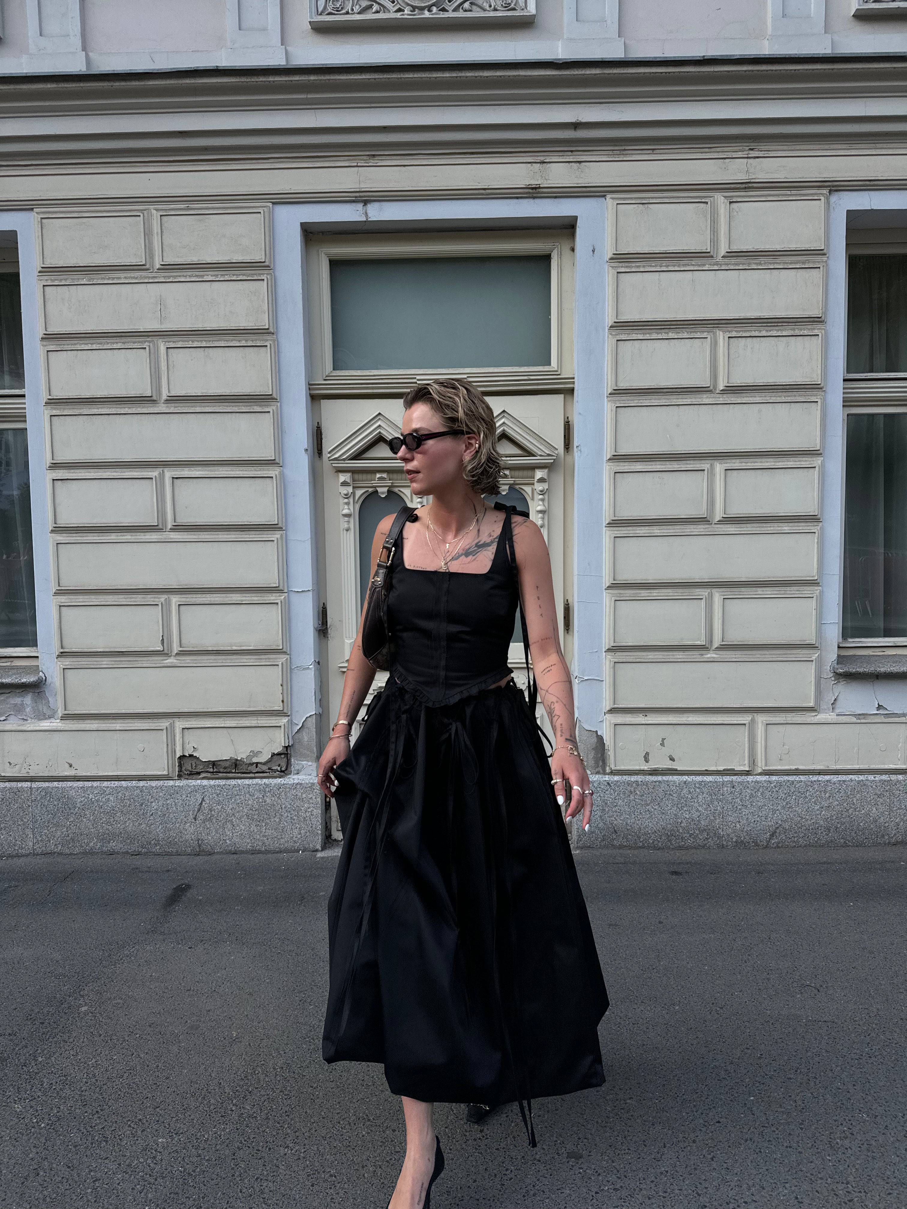 Balloon skirt with strings