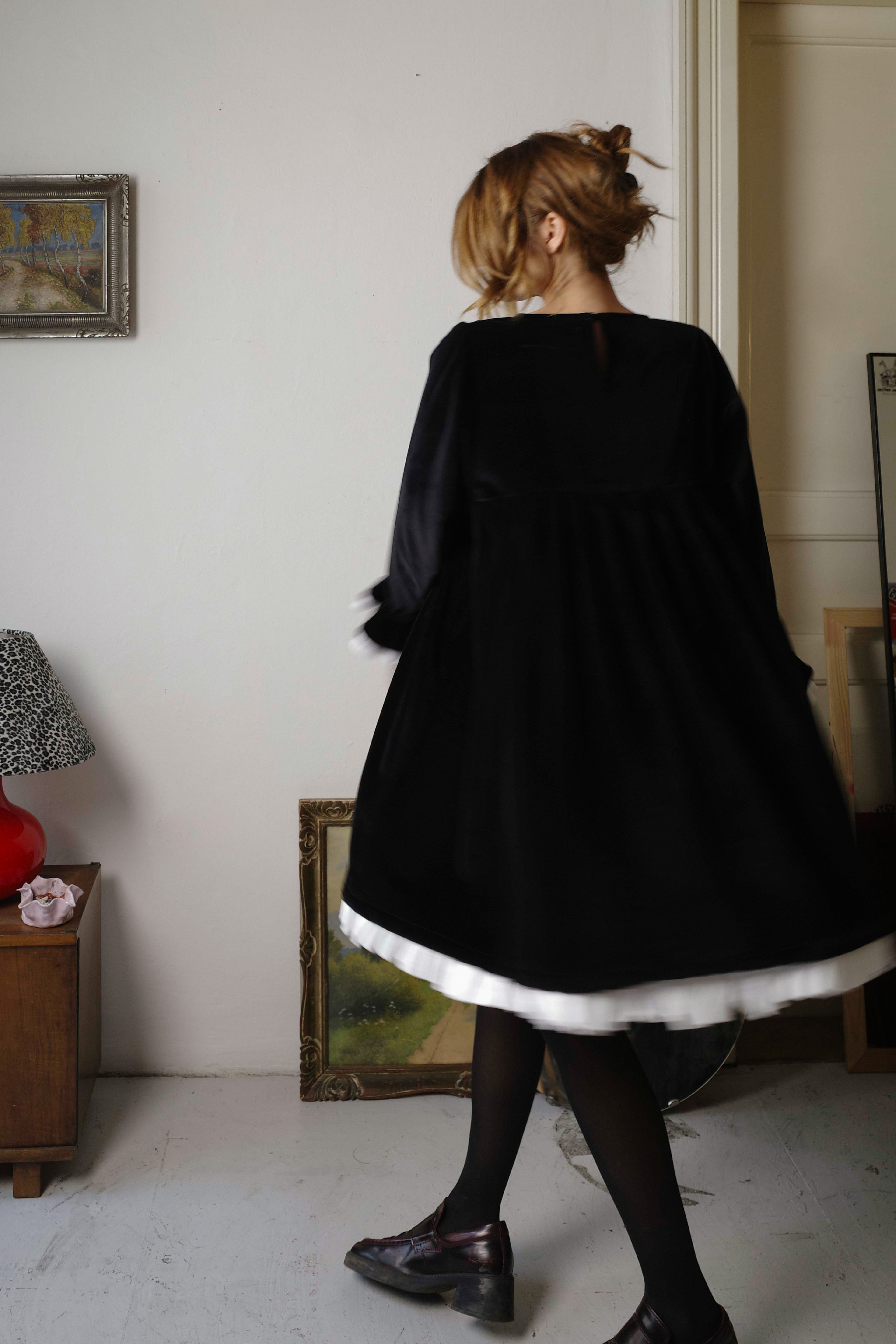 Country velvet dress