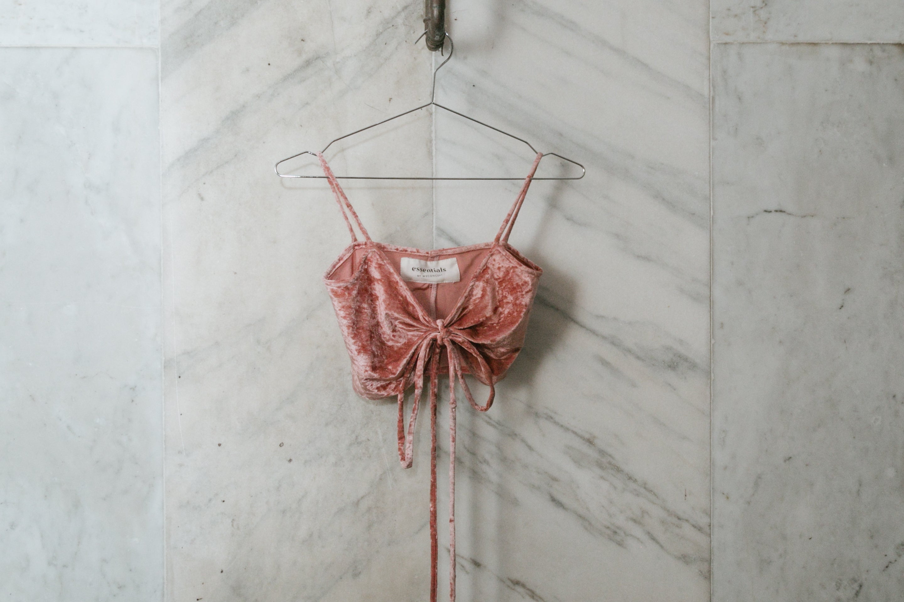 Spaghetti velvet top